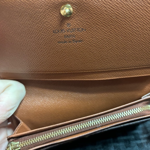 Louis Vuitton Zip Wallet - Picture 11 of 13